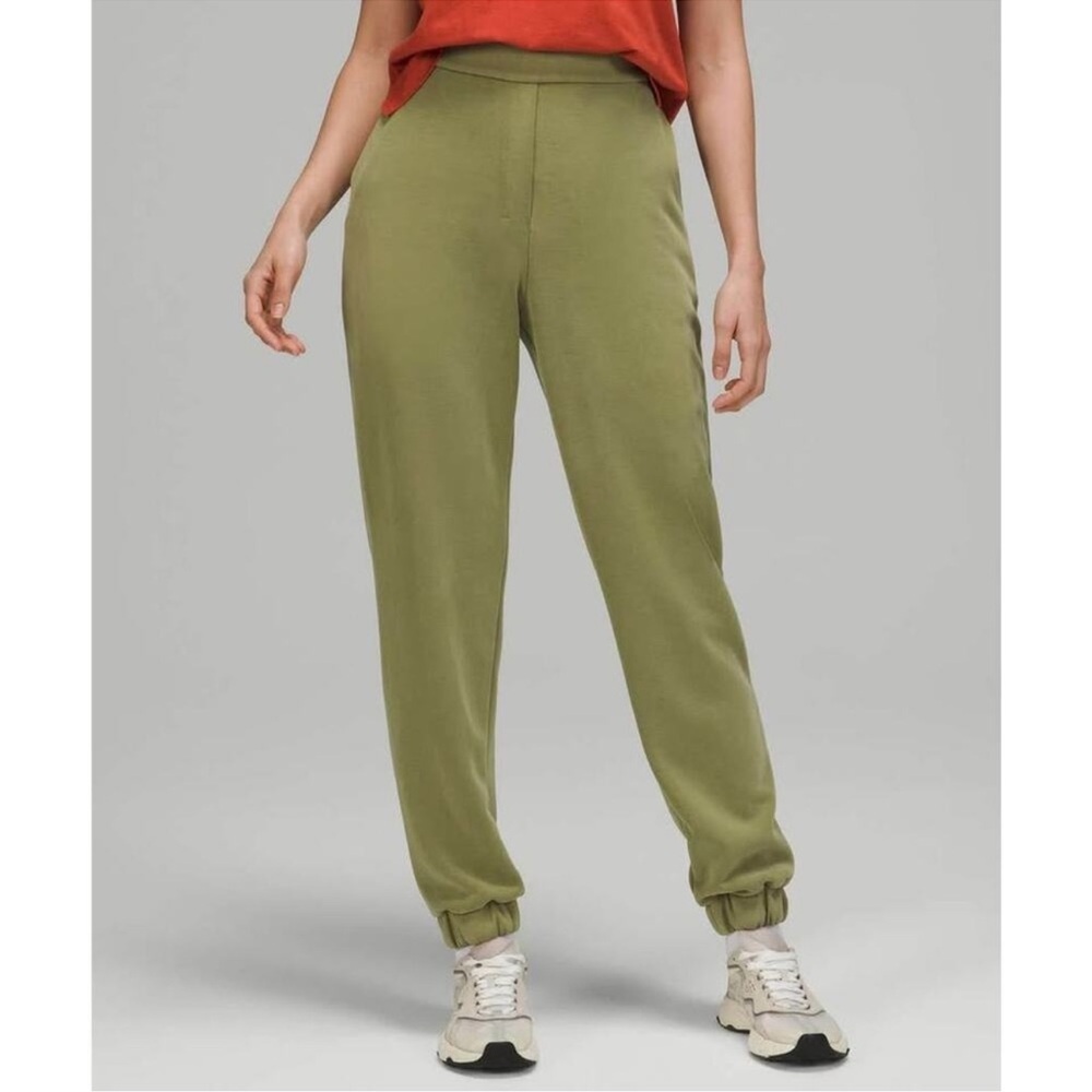 Lululemon Softstreme Relaxed High Rise Jogger Pant Size 0 Green